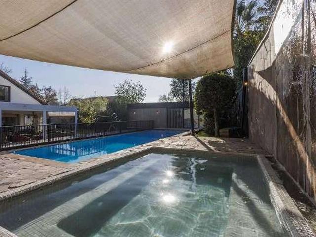 Casa en Arriendo en Las Condes 4 dormitorios 4 banos de 1300 m
