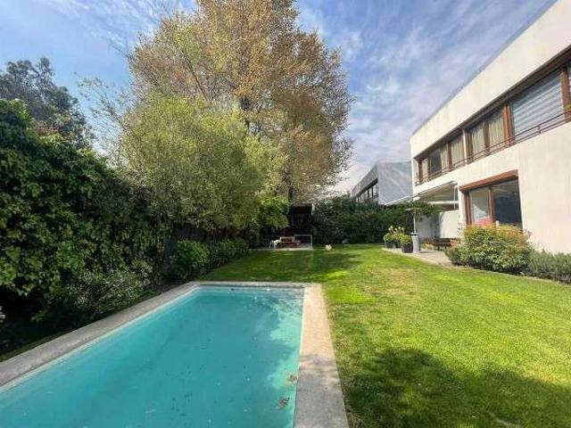 Casa en Arriendo en Las Condes 4 dormitorios 4 banos de 700 m