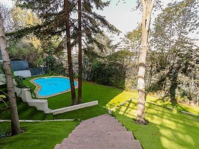 Casa en Arriendo en Las Condes 5 dormitorios 5 banos de 572 m