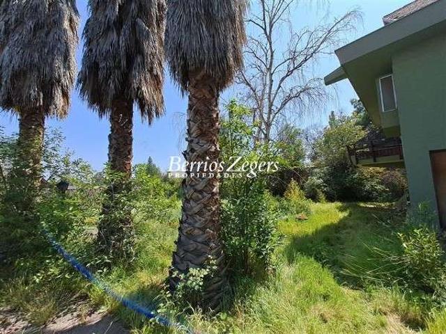 Casa en Arriendo en Las Condes 6 dormitorios 4 banos de 2000 m