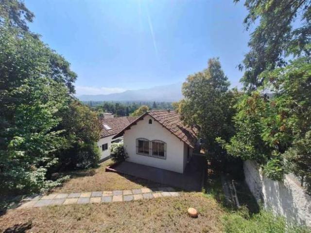 Casa en Arriendo en Las Condes 6 dormitorios 5 banos de 1200 m