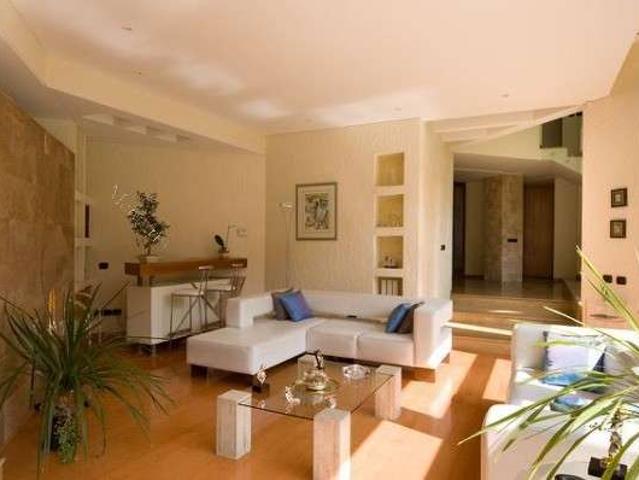 Casa en Arriendo en Lo Barnechea 5 dormitorios 5 banos de 865 m