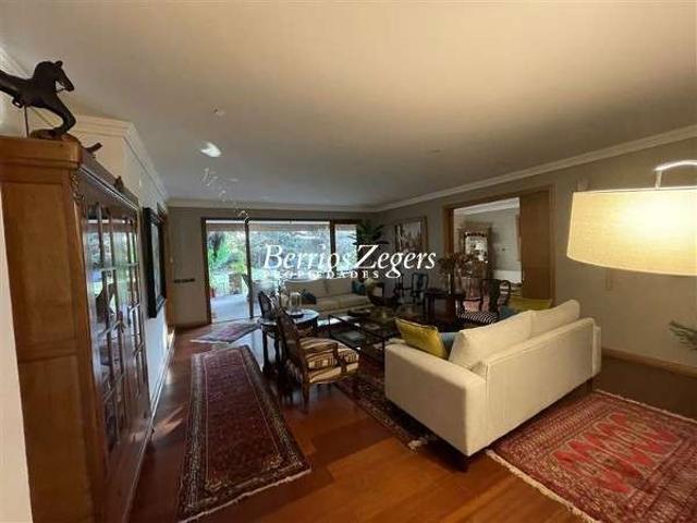 Casa en Arriendo en Lo Barnechea 6 dormitorios 6 banos de 1000 m