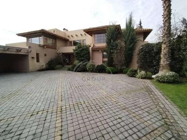 Casa en Arriendo en Lo Barnechea 7 dormitorios 7 banos de 1260 m