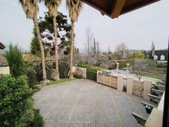 Casa en Arriendo en Lo Barnechea 7 dormitorios 7 banos de 1260 m