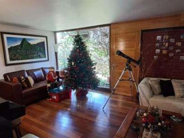 Casa en Arriendo en Nunoa 3 dormitorios 2 banos de 240 m