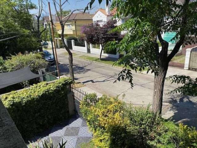 Casa en Arriendo en Nunoa 4 dormitorios 4 banos de 380 m