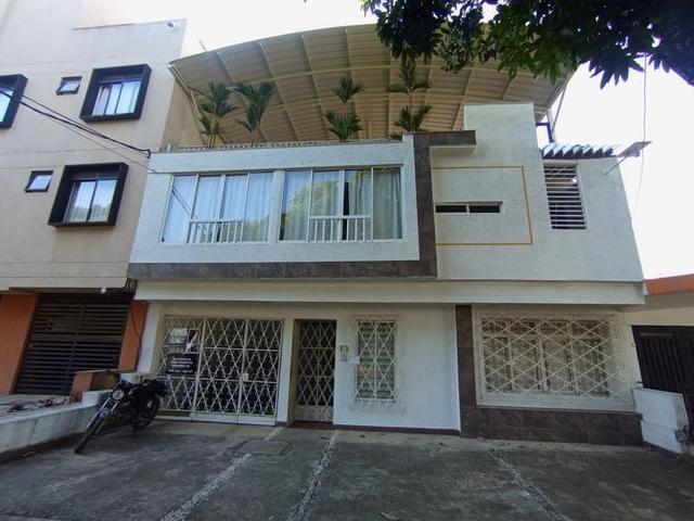 Casa en arriendo en Prados del Norte, Cali