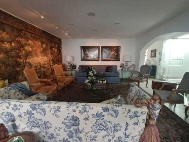 Casa en Arriendo en Providencia 5 dormitorios 3 banos de 419 m
