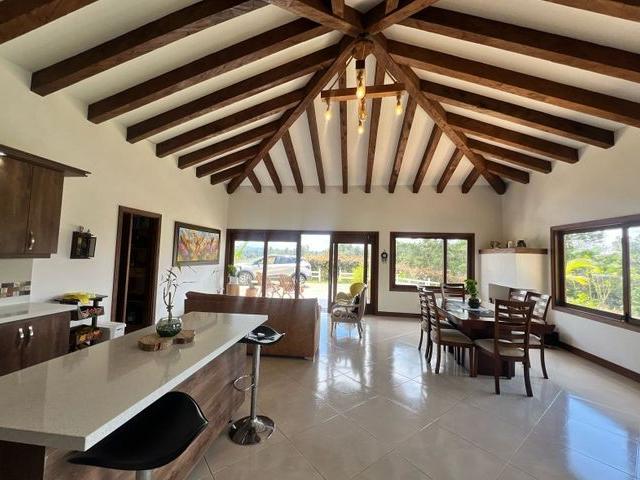 Casa en arriendo en Antioquia, Hojas