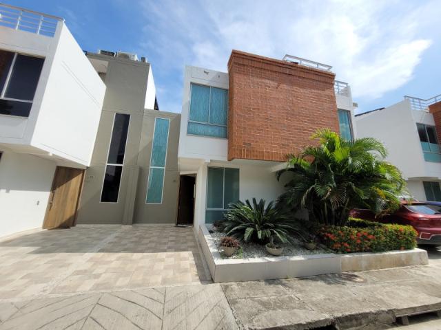 Casa En Arriendo En Santa Marta En Santa Cruz A308488