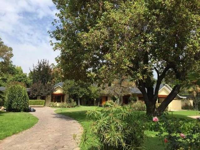 Casa en Arriendo en Vitacura 5 dormitorios 5 banos de 3271 m