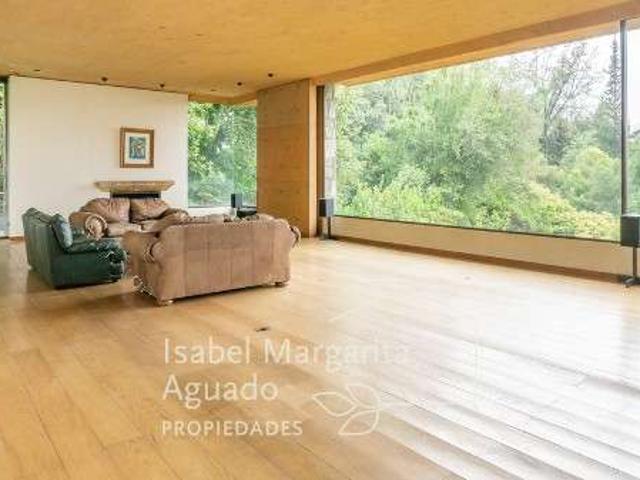 Casa en Arriendo en Vitacura 7 dormitorios 5 banos de 4526 m