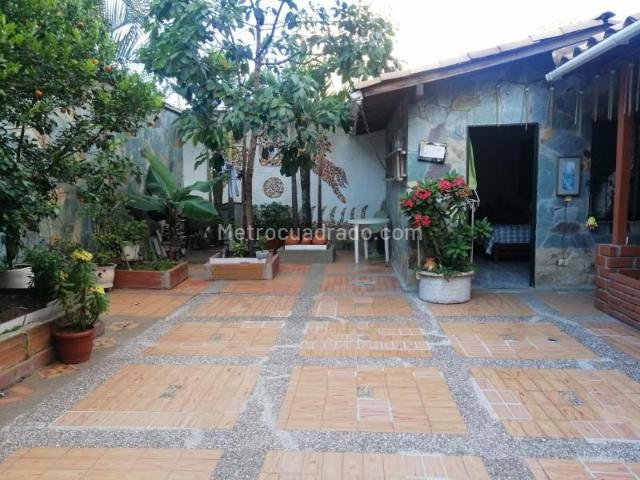Casa en arriendo en La Castellana, Medellín