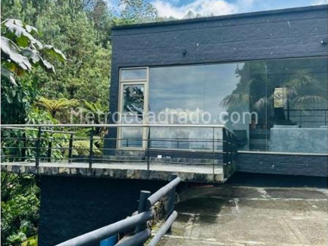 Casa en arriendo en Las Palmas, Medellín