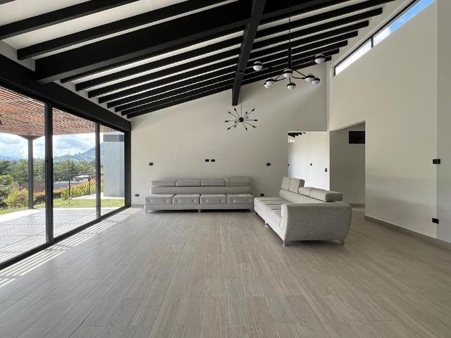 Casa en arriendo en Antioquia, El Carmen De Viboral