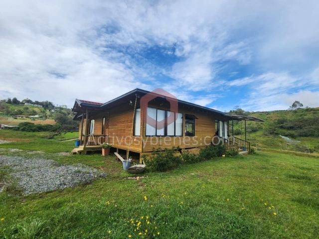 Casa en arriendo en Antioquia, El Santuario