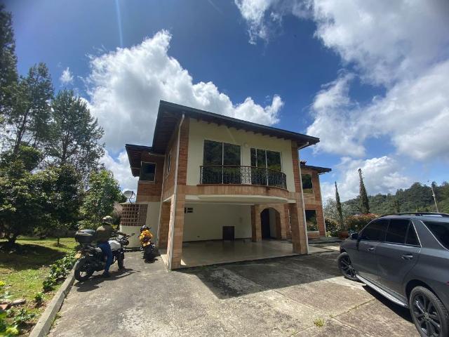 Casa en arriendo en La Paz, Envigado