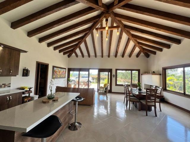 Casa en arriendo en Antioquia, Hojas