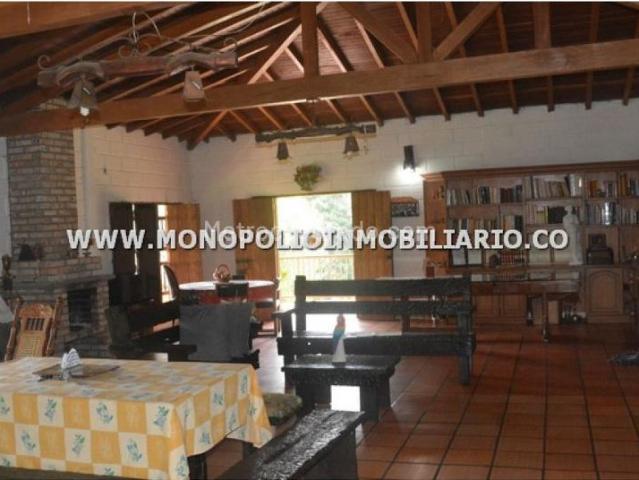 Casa en arriendo en Santa Elena, Envigado