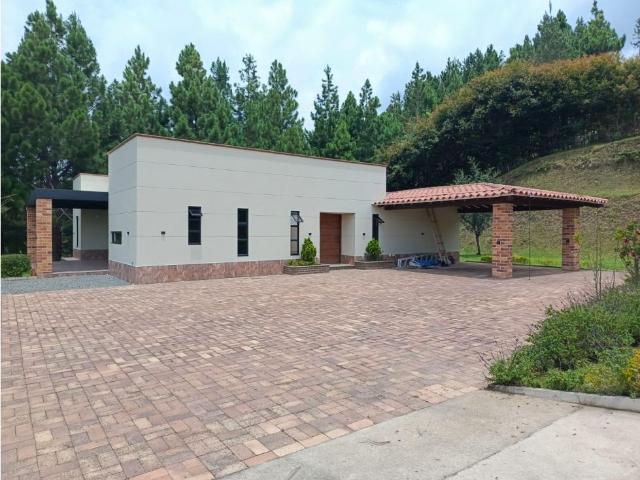 Casa en arriendo en Antioquia, Hojas