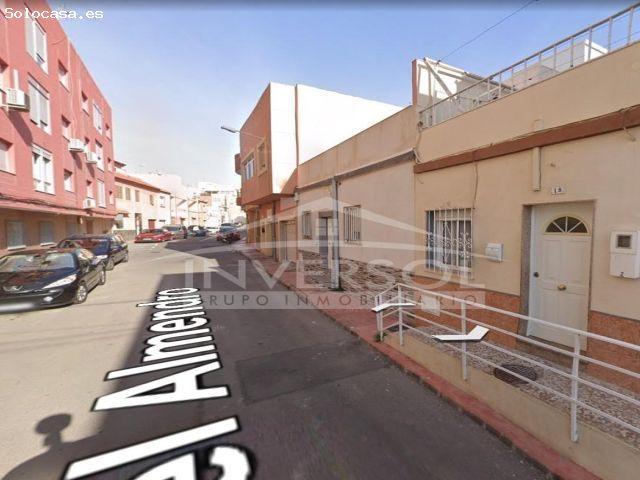Casa en venta en San Luis, Almería