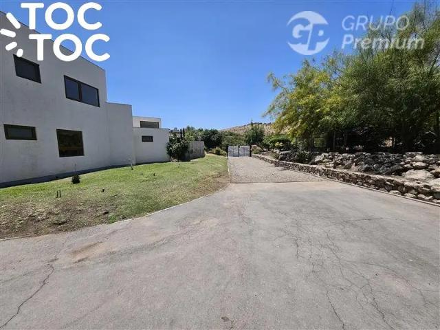 Casa en arriendo en Algarrobal, Metropolitana
