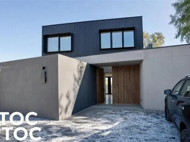 Casa en arriendo en Algarrobal, Metropolitana