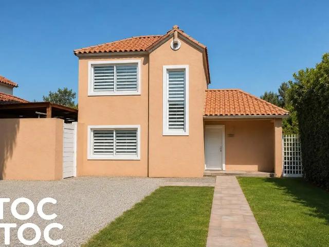 Casa en arriendo en Algarrobal, Metropolitana