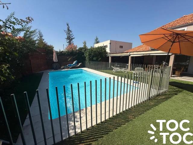 Casa en arriendo en Algarrobal, Metropolitana