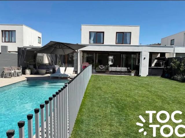 Casa en arriendo en Algarrobal, Metropolitana