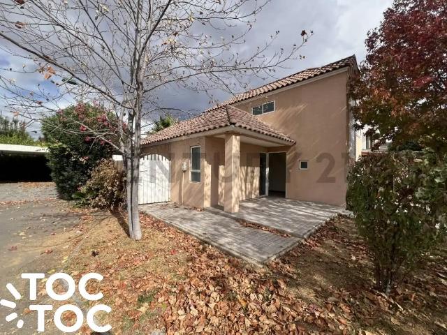 Casa en arriendo en Algarrobal, Metropolitana