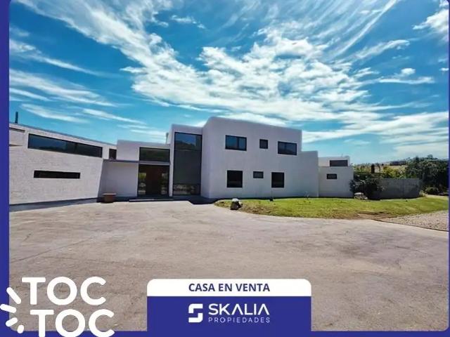 Casa en arriendo en Algarrobal, Metropolitana