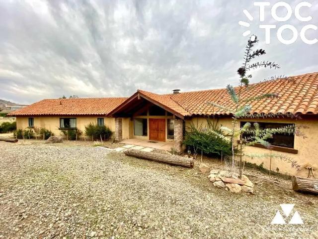 Casa en arriendo en Algarrobal, Metropolitana