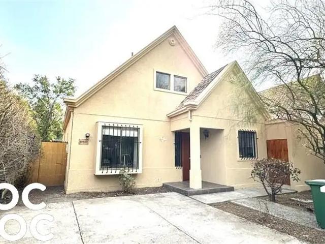 Casa en arriendo en Algarrobal, Metropolitana