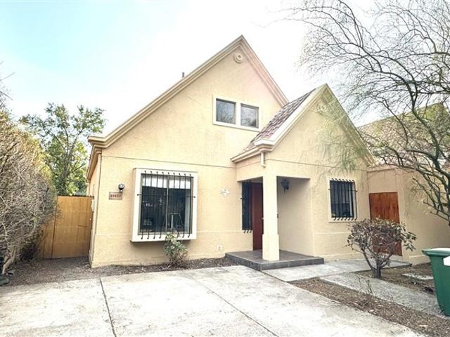 Casa en arriendo en Algarrobal, Metropolitana