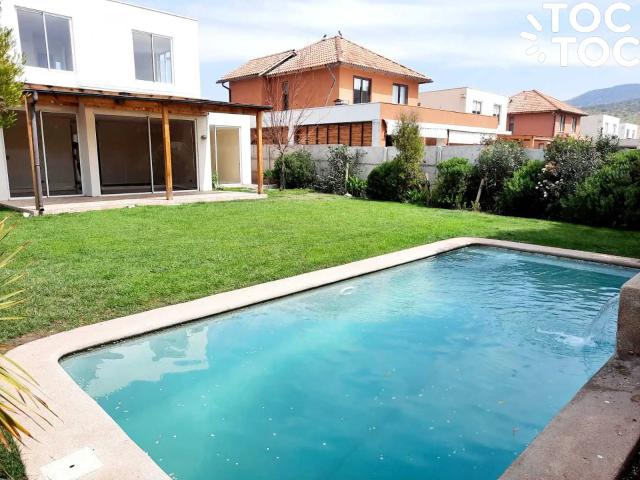 Casa en arriendo en Algarrobal, Metropolitana