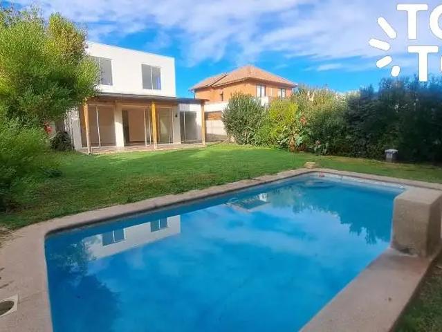 Casa en arriendo en Algarrobal, Metropolitana