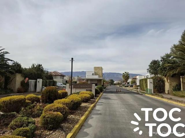 Casa en arriendo en Algarrobal, Metropolitana