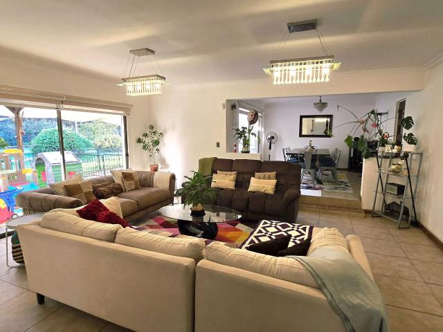 Casa en arriendo en Algarrobal, Metropolitana