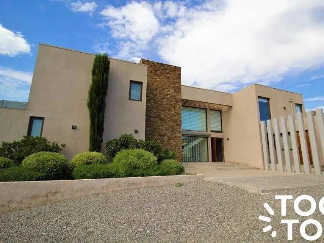 Casa en arriendo en Algarrobal, Metropolitana