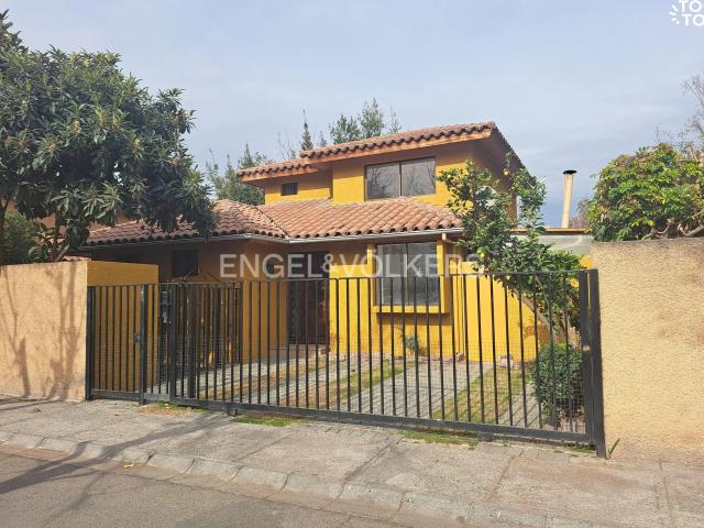 Casa en arriendo en Huechuraba, Metropolitana