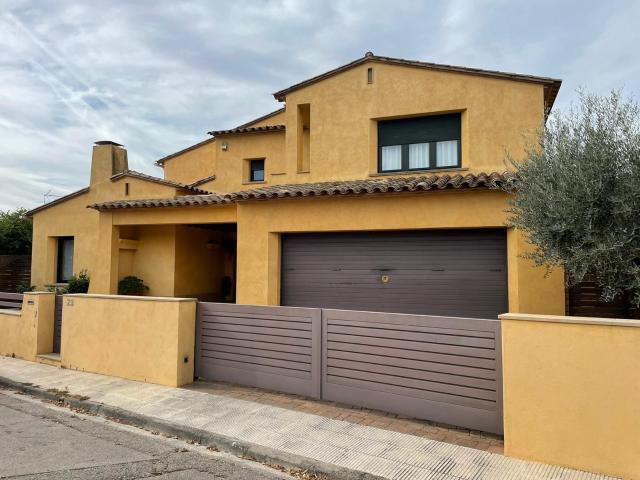 Casa en venta en La Bisbal D'empordà
