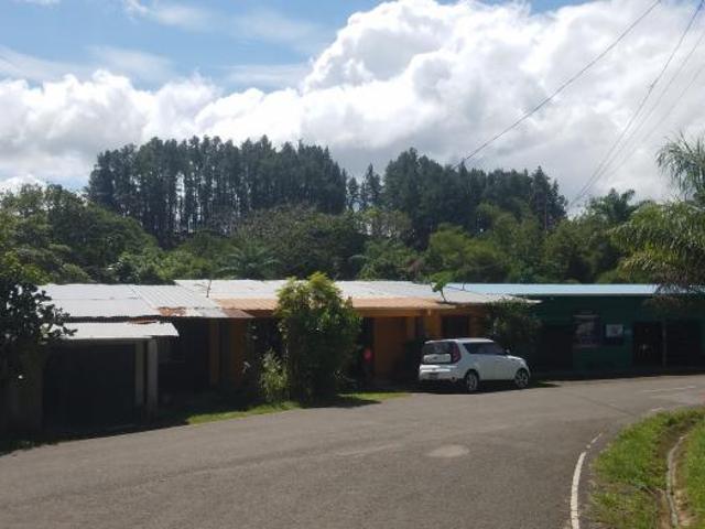 Casa en las minas con local céntrico