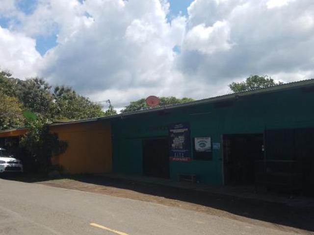 Casa en las minas con local céntrico