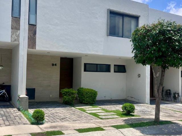 Casa en renta en El Palomar, La Tijera