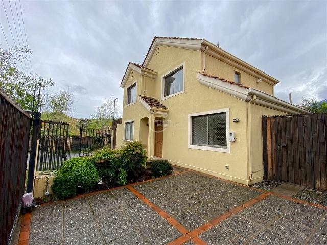 Casa en arriendo en Lo Barnechea, Provincia de Santiago