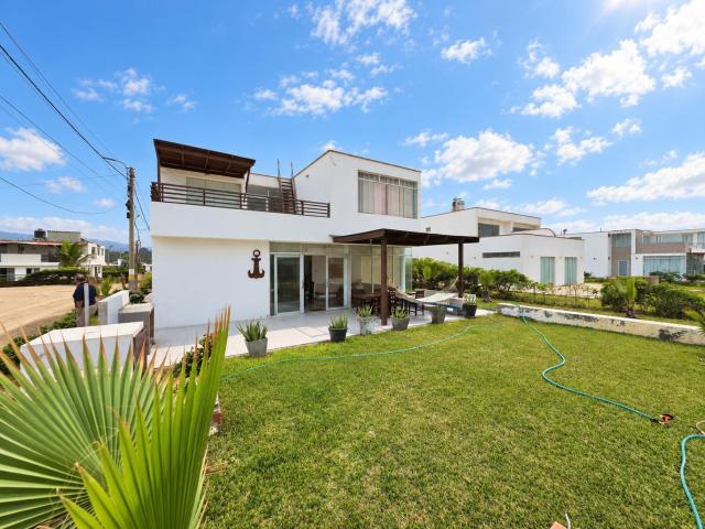 Casa venta en Club de Playa Residencial Solimar, Lurín
