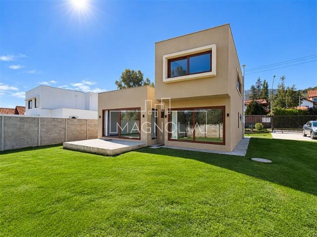 Casa en arriendo en Santa Elena, Colina