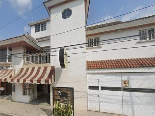 CASA EN NOGAL EN POZA RICA CON UN LOCAL COMERCIAL EN VENTA HIPOTECARIA